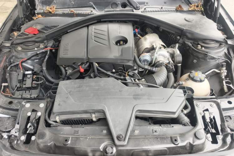 Used BMW 1 Series 2012 118i Leading Model Engine Bay