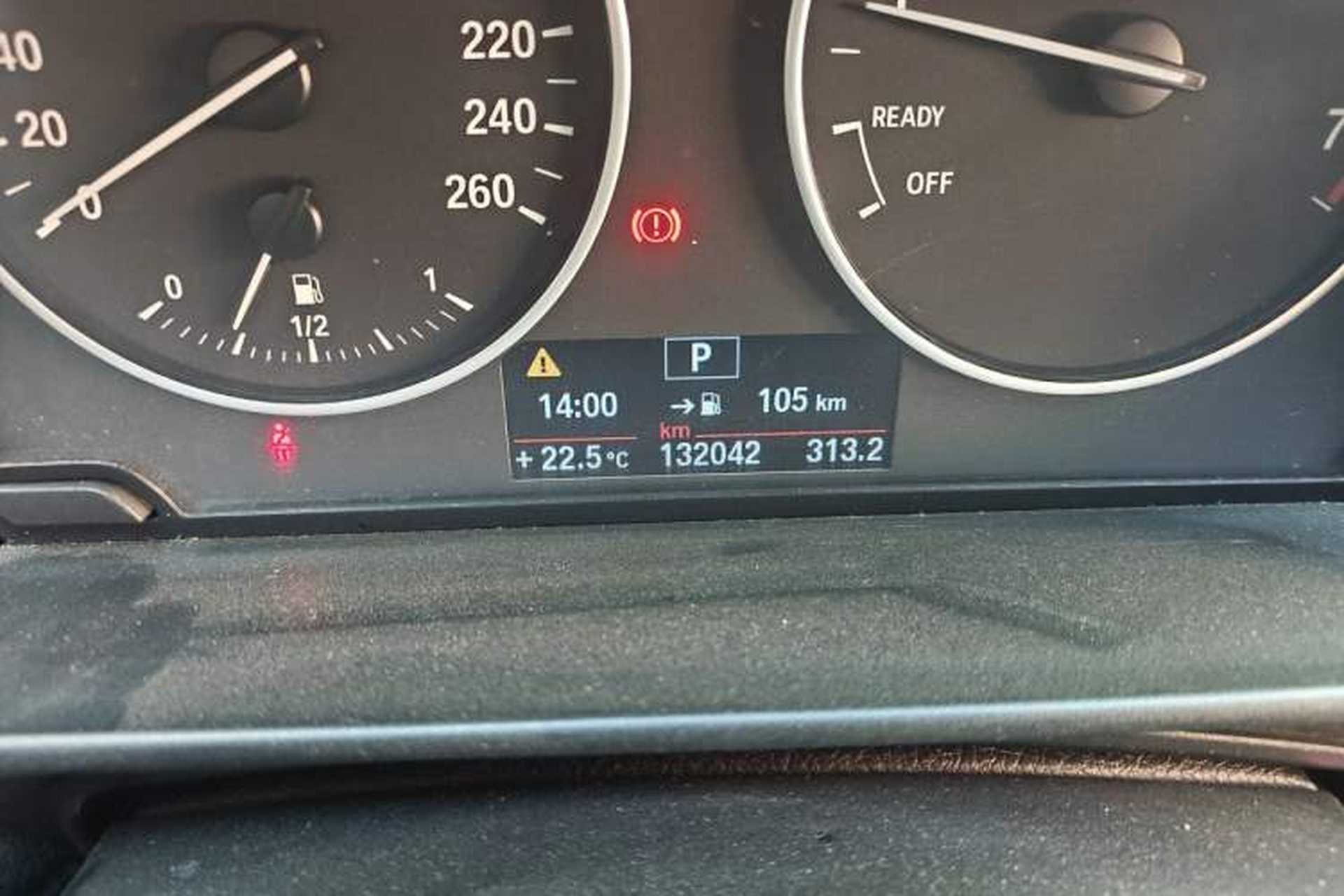 Used BMW 1 Series 2012 118i Leading Model Odometer Close Up
