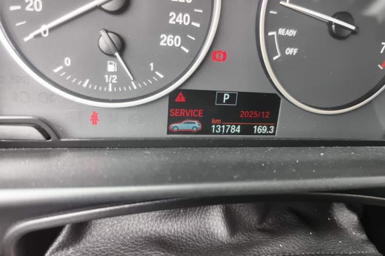Used BMW 1 Series 2012 118i Leading Model Odometer Close Up