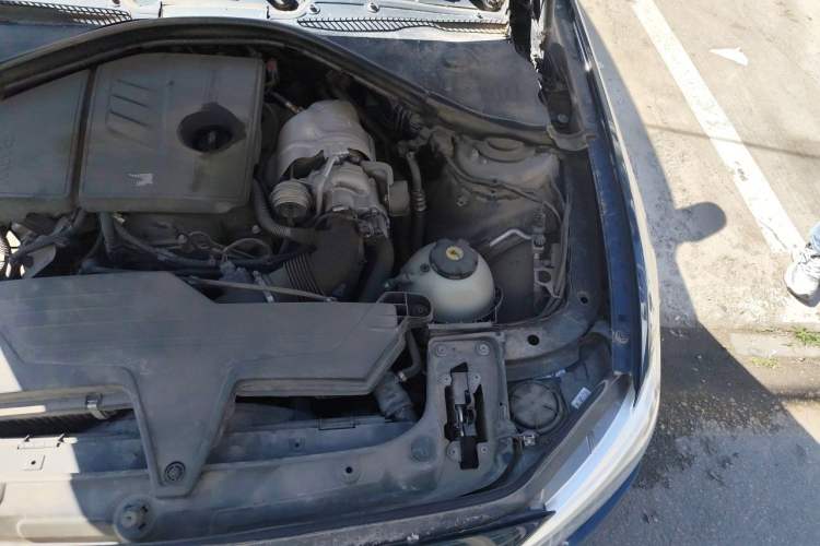Used BMW 1 Series 2012 118i Sport Edition Engine Bay Left