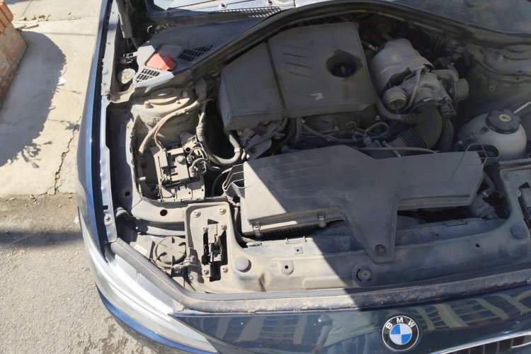 Used BMW 1 Series 2012 118i Sport Edition Engine Bay Right