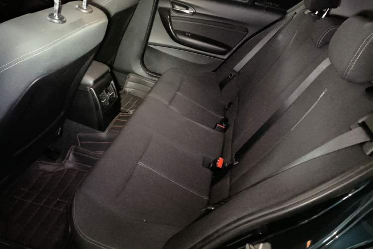 Used BMW 1 Series 2012 118i Sport Edition Interior 4