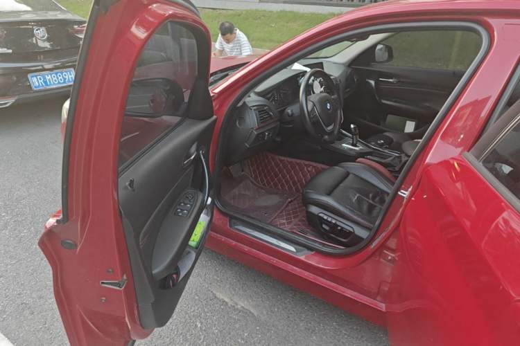 Used BMW 1 Series 2012 118i Sport Edition Driver Seat