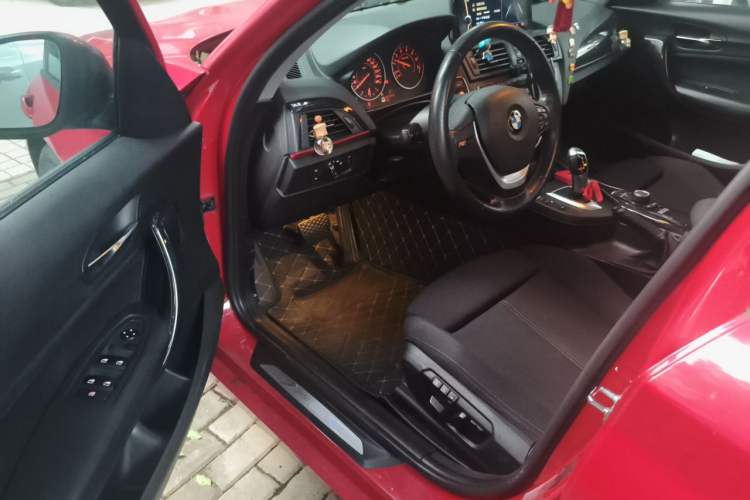 Used BMW 1 Series 2012 118i Sport Edition Driver Seat