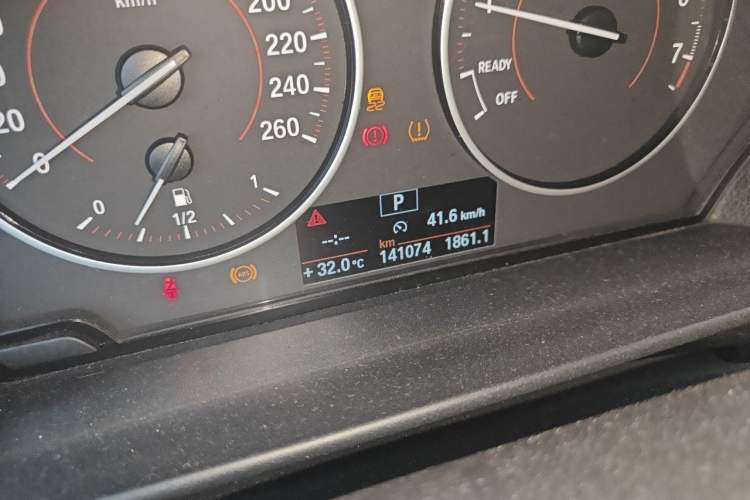Used BMW 1 Series 2012 118i Sport Edition Odometer Close Up