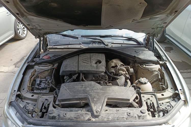 Used BMW 1 Series 2012 118i Sport Edition Engine Bay