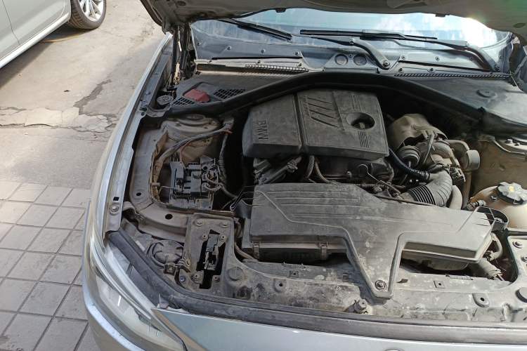 Used BMW 1 Series 2012 118i Sport Edition Engine Bay Right