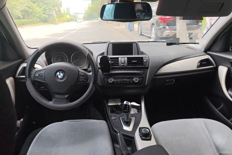 Used BMW 1 Series 2012 118i Leading Model Center Console