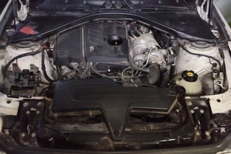 Used BMW 1 Series 2012 118i Leading Model Engine Bay