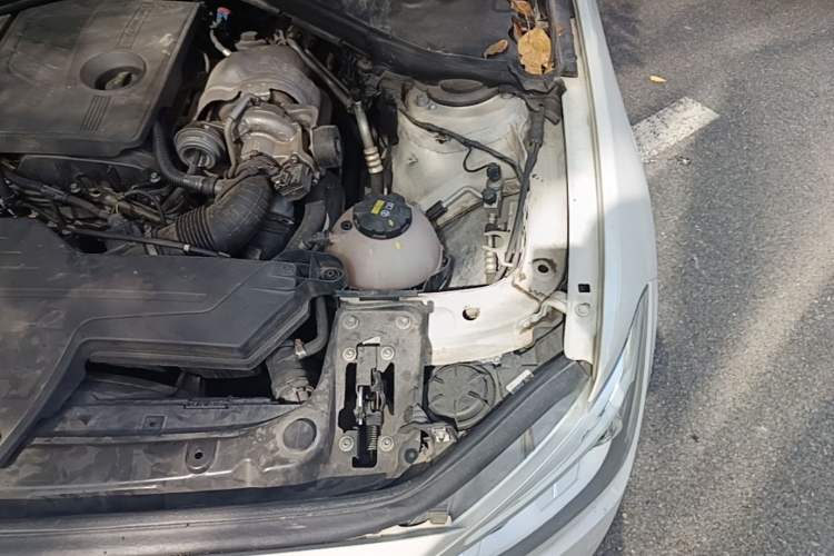 Used BMW 1 Series 2012 118i Sport Edition Engine Bay Left