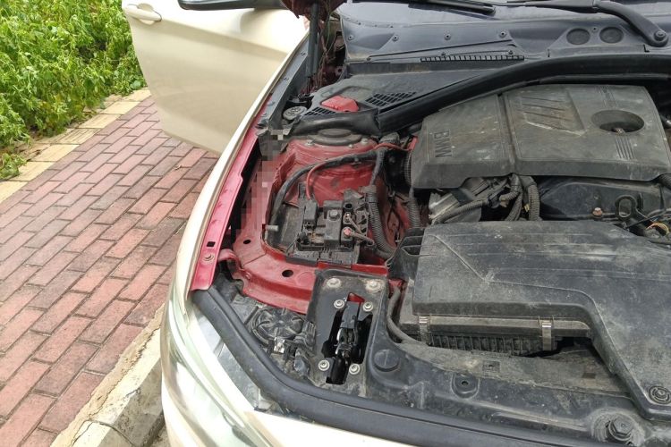 Used BMW 1 Series 2012 118i Sport Edition Engine Bay Right