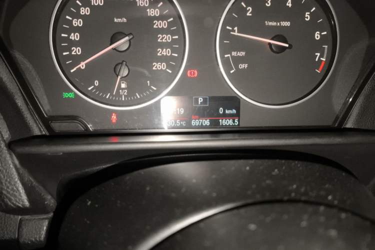 Used BMW 1 Series 2012 118i Leading Model Odometer Close Up