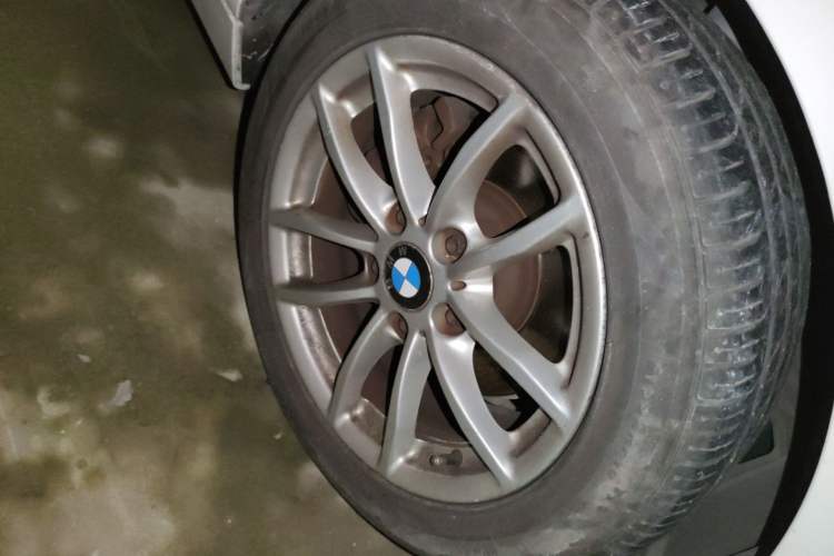 Used BMW 1 Series 2012 118i Leading Model Right Front Wheel Hub