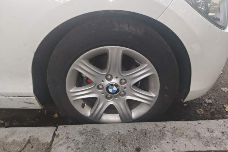 Used BMW 1 Series 2012 116i Leading Model Right Front Wheel Hub