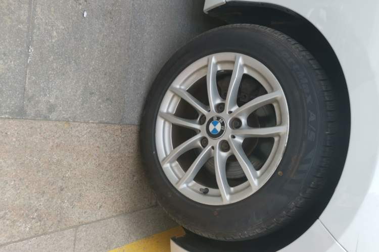 Used BMW 1 Series 2012 118i Leading Model Right Front Wheel Hub