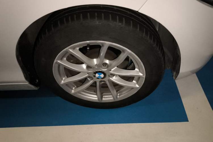 Used BMW 1 Series 2012 118i Leading Model Right Front Wheel Hub