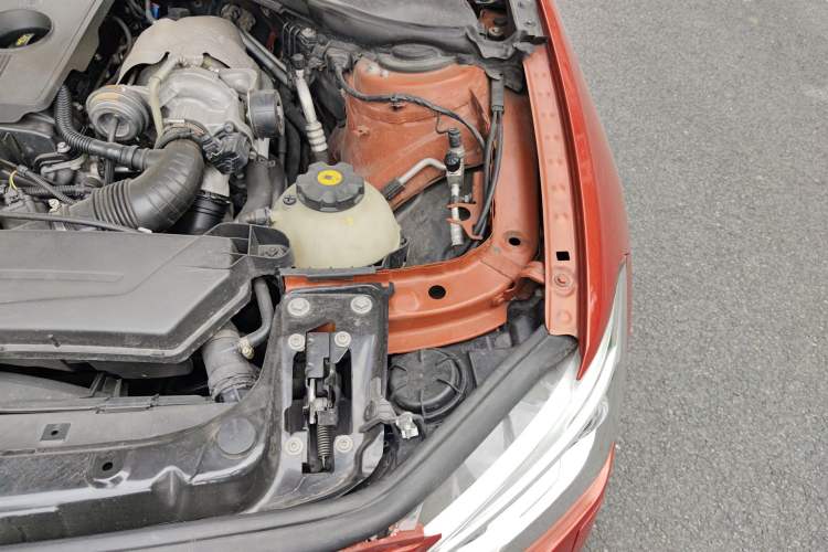 Used BMW 1 Series 2012 118i Sport Edition Engine Bay Left