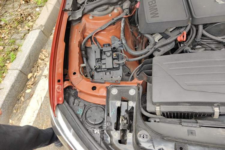 Used BMW 1 Series 2012 118i Sport Edition Engine Bay Right