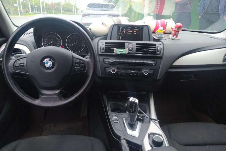 Used BMW 1 Series 2013 Facelifted 118i Leading Edition Center Console