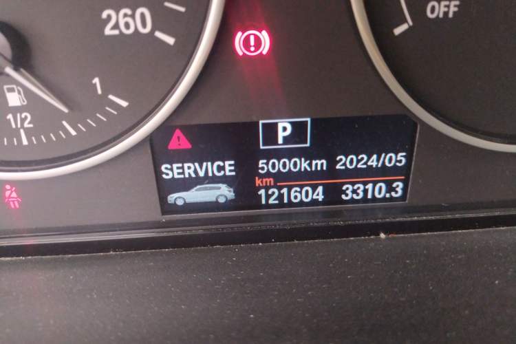 Used BMW 1 Series 2013 Facelifted 118i Leading Edition Odometer Close Up