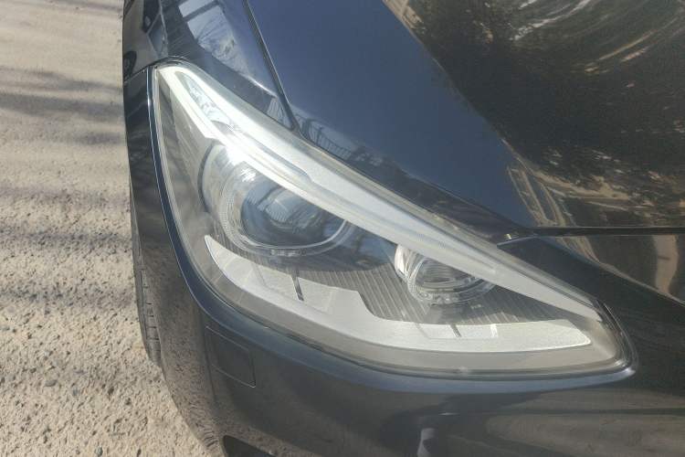Used BMW 1 Series 2013 Facelifted 118i Leading Edition Right Front Headlight