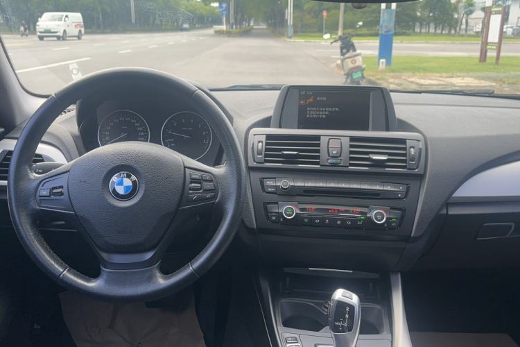 Used BMW 1 Series 2013 Facelifted 118i Leading Edition Center Console
