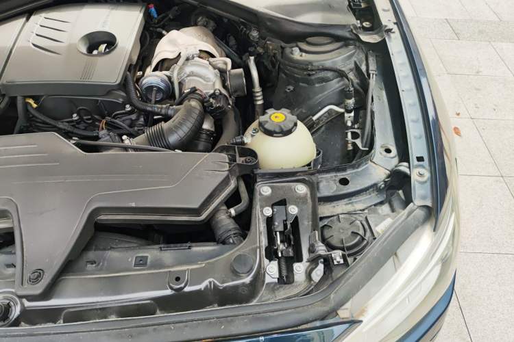 Used BMW 1 Series 2013 Revised 118i Sport Edition Engine Bay Left