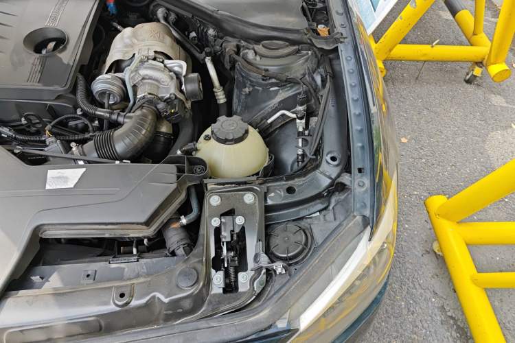 Used BMW 1 Series 2013 Revised 116i Leading Edition Engine Bay Left