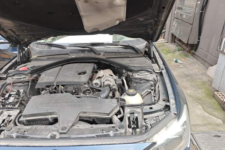 Used BMW 1 Series 2013 Revised 116i Leading Edition Engine Bay Left