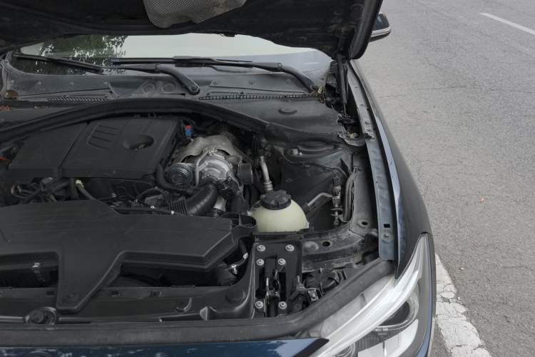 Used BMW 1 Series 2013 Revised 116i Urban Edition Engine Bay Left