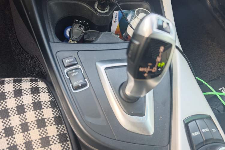 Used BMW 1 Series 2013 Facelifted 118i Leading Edition Gear Lever