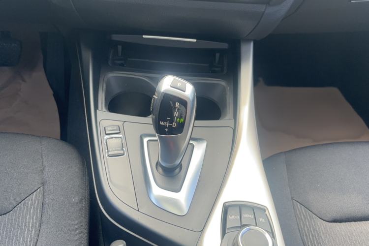 Used BMW 1 Series 2013 Facelifted 118i Leading Edition Gear Lever
