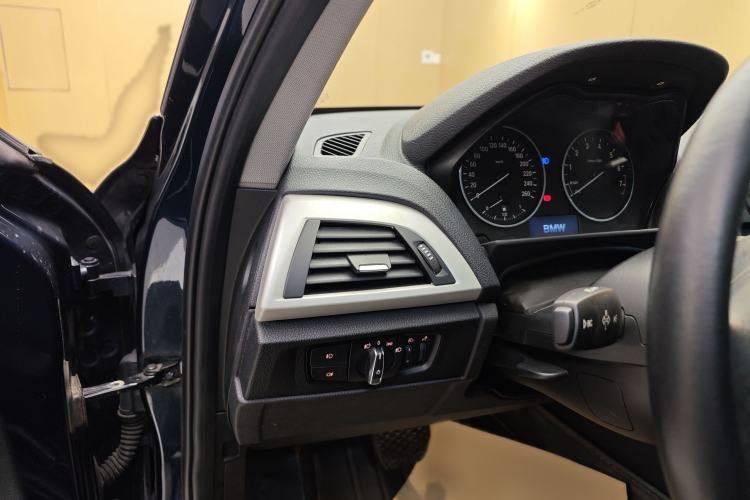 Used BMW 1 Series 2013 Revised 116i Leading Edition Interior 2