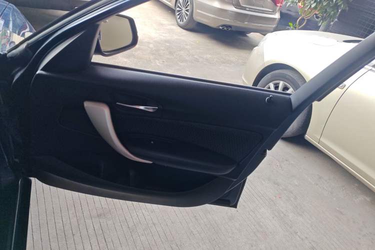 Used BMW 1 Series 2013 Revised 116i Leading Edition Interior 5