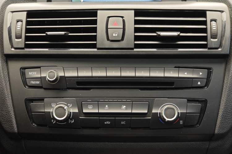 Used BMW 1 Series 2013 Revised 116i Leading Edition Interior 9
