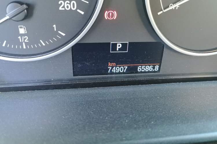 Used BMW 1 Series 2013 Facelifted 118i Leading Edition Odometer Close Up