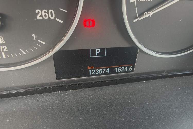 Used BMW 1 Series 2013 Facelifted 118i Leading Edition Odometer Close Up