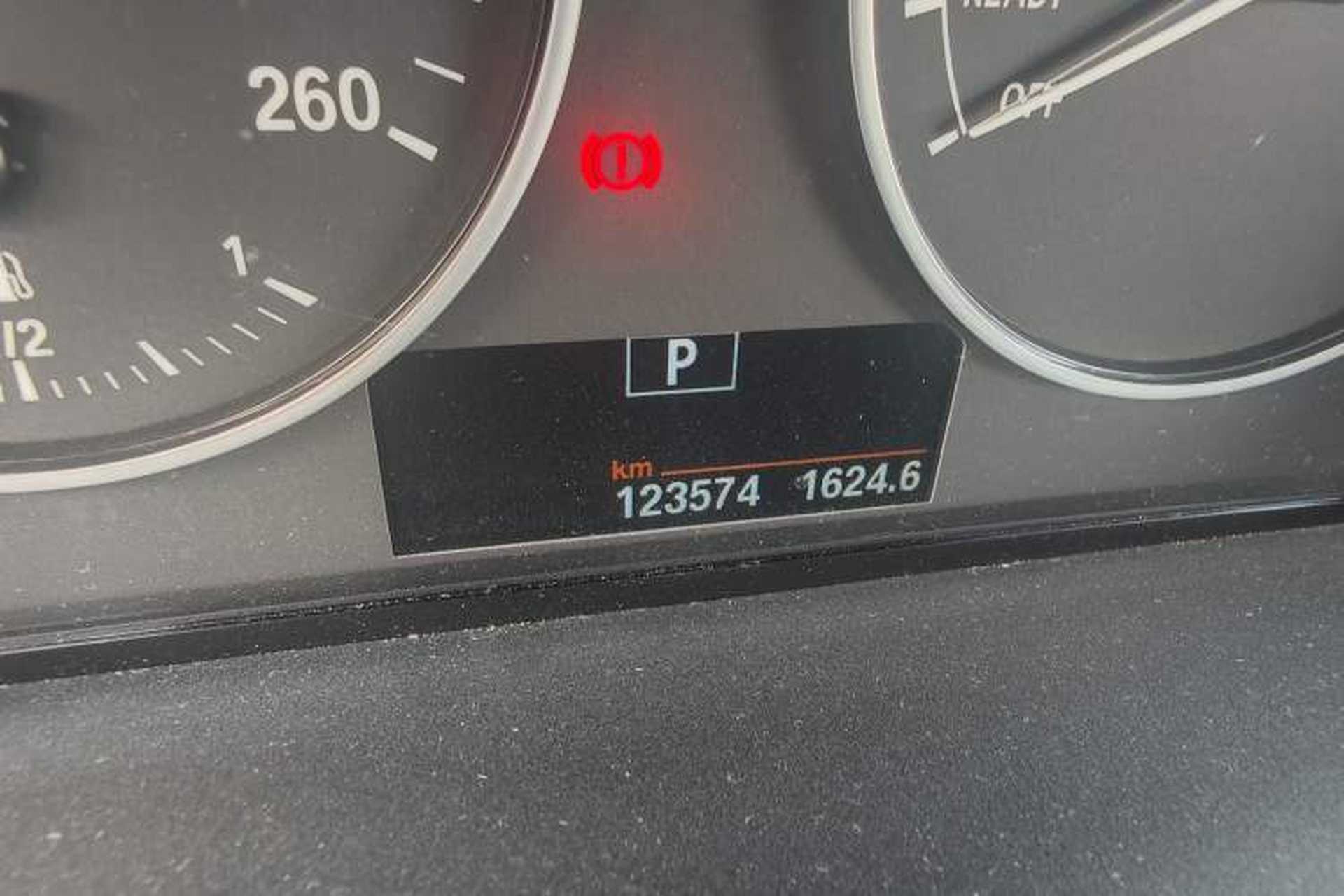 Used BMW 1 Series 2013 Facelifted 118i Leading Edition Odometer Close Up