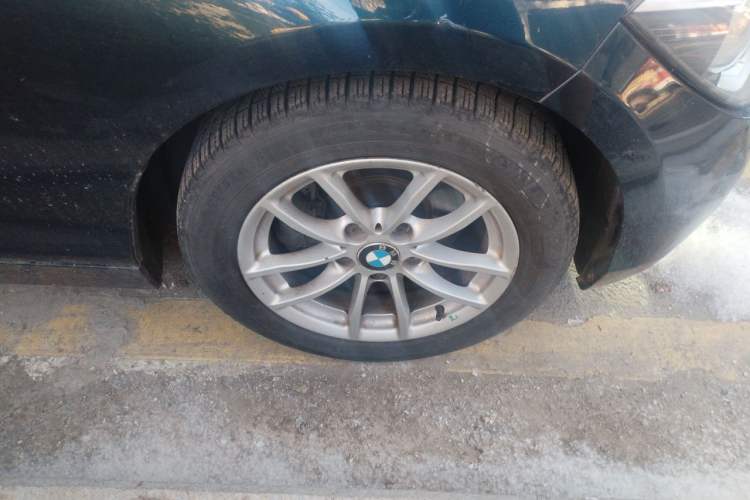 Used BMW 1 Series 2013 Facelifted 118i Leading Edition Right Front Wheel Hub