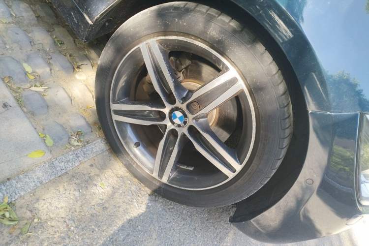 Used BMW 1 Series 2013 Revised 125i Sport Edition Right Front Wheel Hub