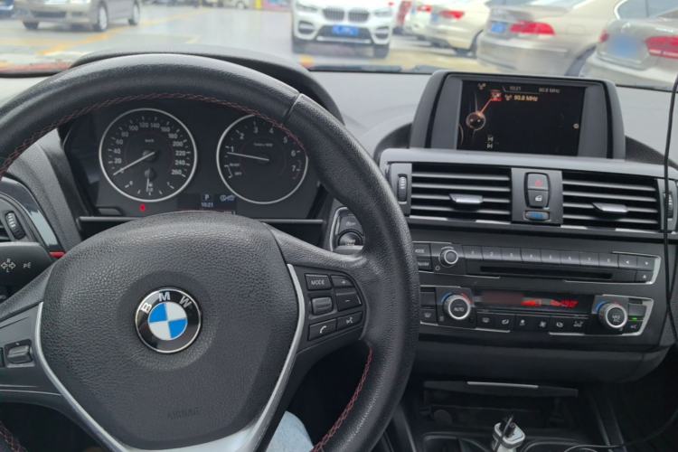Used BMW 1 Series 2013 Revised 118i Sport Edition Center Console