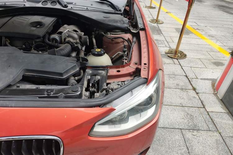 Used BMW 1 Series 2013 Revised 118i Sport Edition Engine Bay Left
