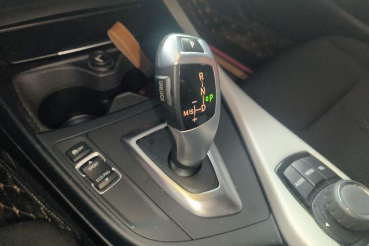 Used BMW 1 Series 2013 Facelifted 118i Leading Edition Gear Lever