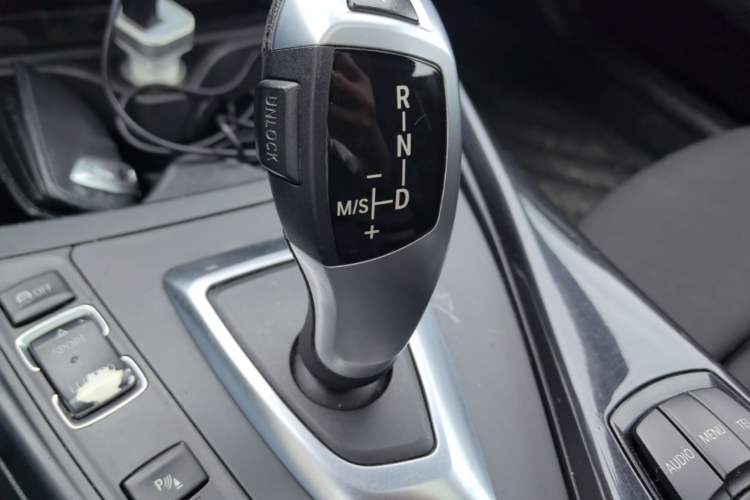 Used BMW 1 Series 2013 Revised 118i Sport Edition Gear Lever