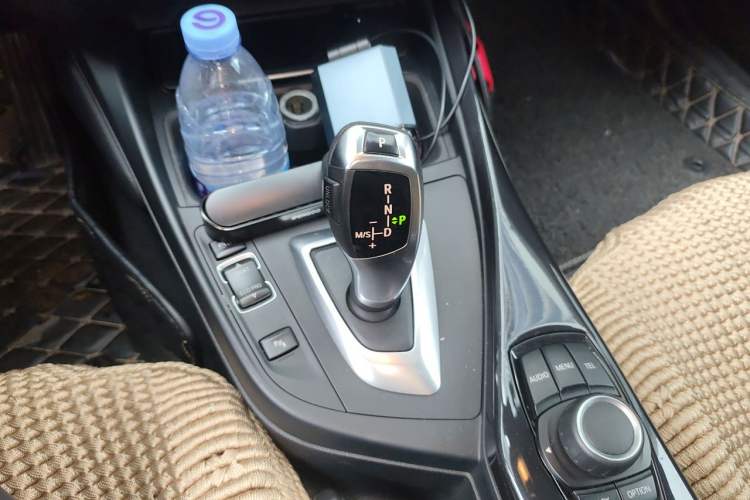 Used BMW 1 Series 2013 Revised 118i Sport Edition Gear Lever