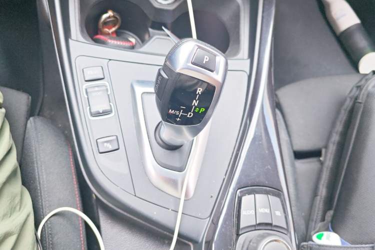 Used BMW 1 Series 2013 Revised 118i Sport Edition Gear Lever