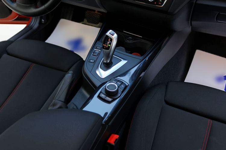 Used BMW 1 Series 2013 Revised 118i Sport Edition Gear Lever