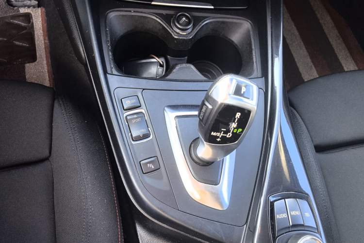 Used BMW 1 Series 2013 Revised 118i Sport Edition Interior 4