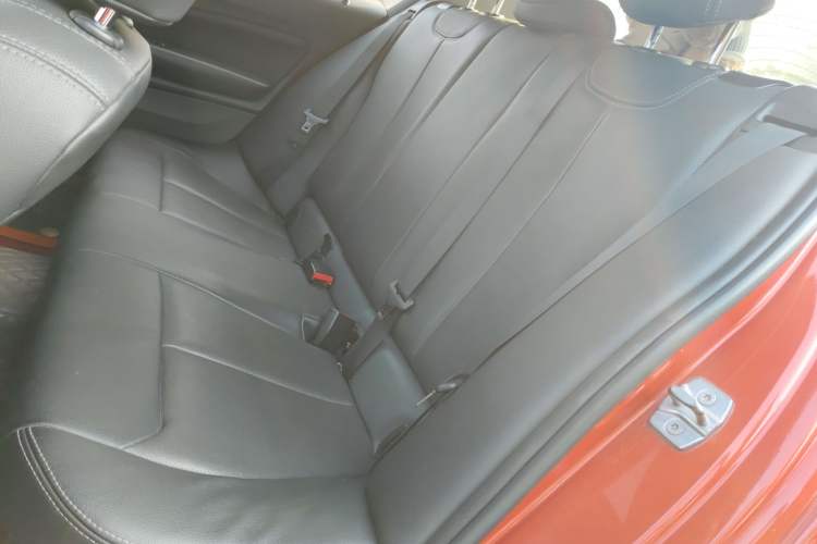 Used BMW 1 Series 2013 Revised 116i Leading Edition Interior 4