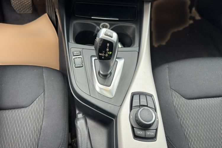 Used BMW 1 Series 2013 Facelifted 118i Leading Edition Interior 4